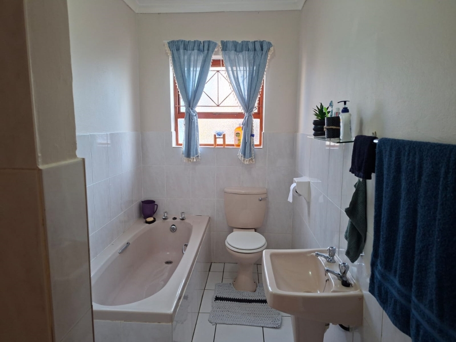 3 Bedroom Property for Sale in Strelitzia Park Eastern Cape
